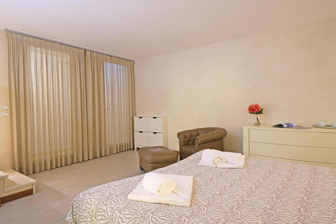 Giulia Luxury Apartment Sirmione Exterior photo